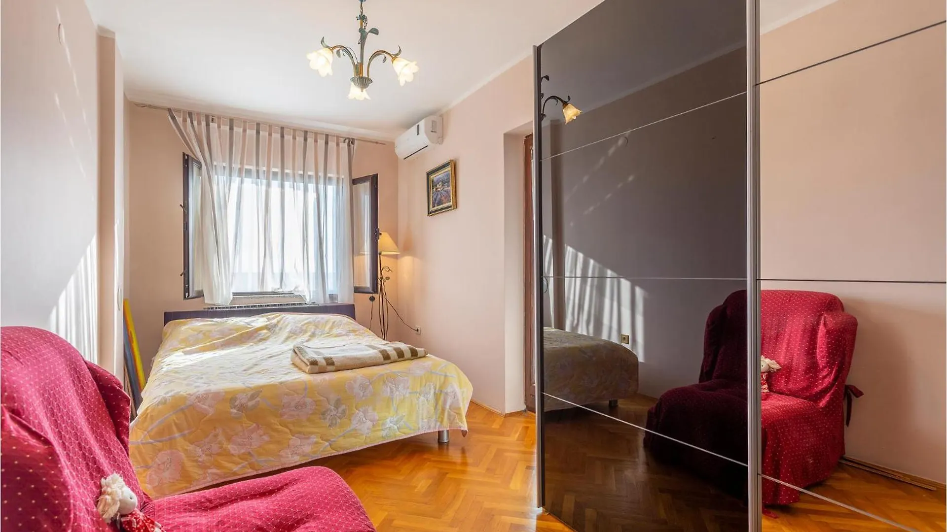 Holiday home 5 Bedroom Cozy Home In Jadranovo