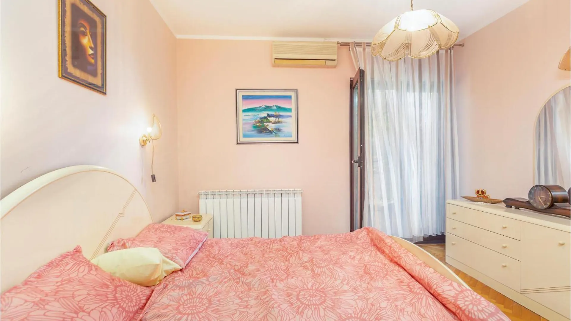 5 Bedroom Cozy Home In Jadranovo
