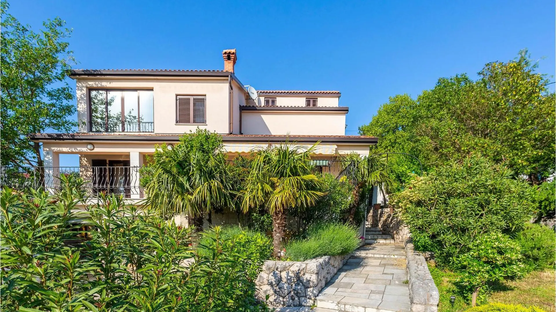 5 Bedroom Cozy Home In Jadranovo